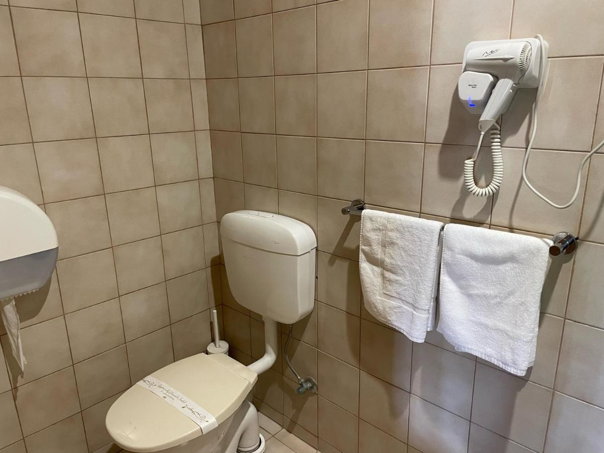 Pavlos Motel Ingle Farm Kültér fotó