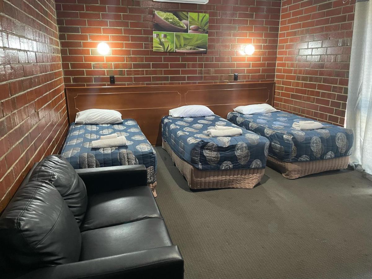 Pavlos Motel Ingle Farm Kültér fotó